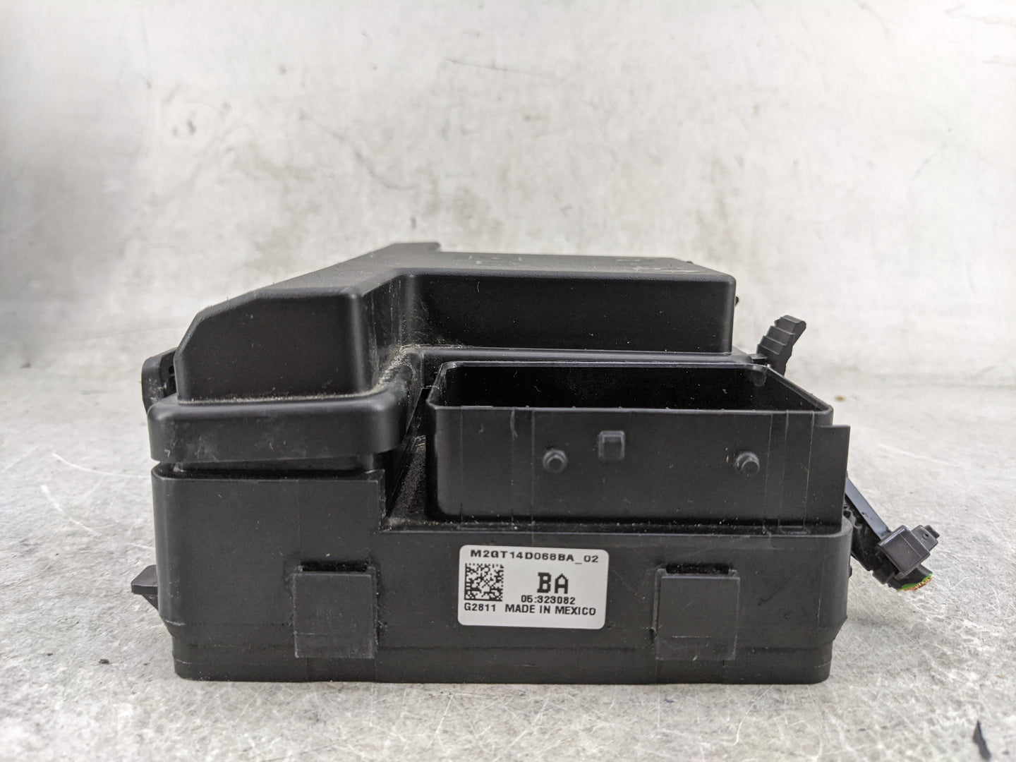 2019-2020 Lincoln Nautilus Fusebox Fuse Box Panel Relay Module P/N:M2QT14D068BA Fits Fits 2019 2020 OEM Used Auto Parts - Oe