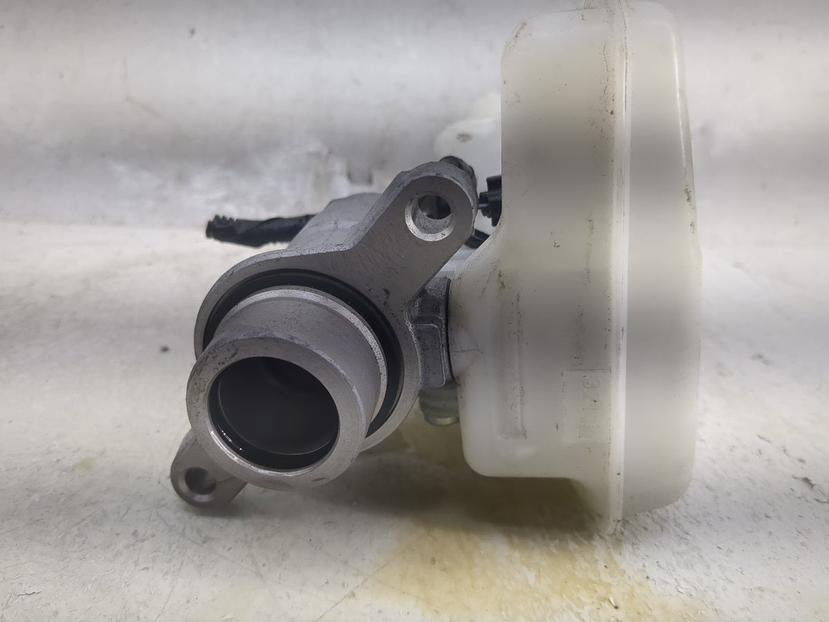 2019-2020 Lincoln Nautilus Brake Master Cylinder - Oemusedautoparts1.com