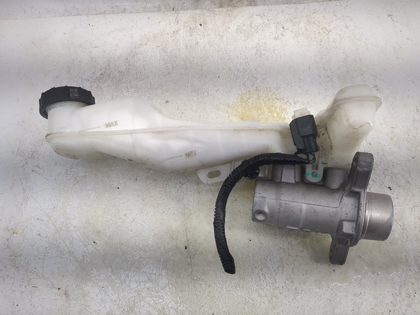 2019-2020 Lincoln Nautilus Brake Master Cylinder - Oemusedautoparts1.com