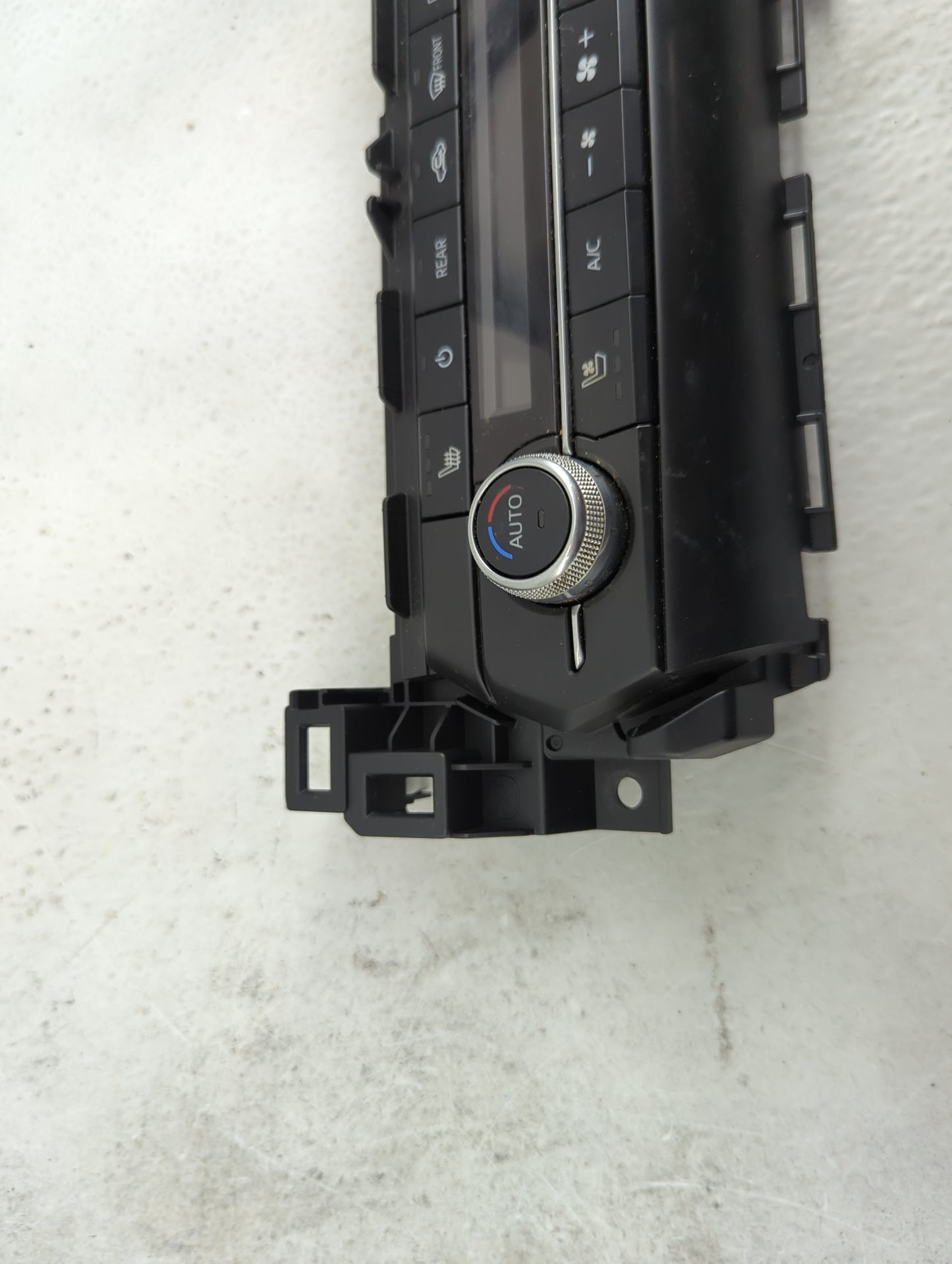 2022 Mazda Cx-9 Climate Control Module Temperature AC/Heater Replacement P/N:TD7K 61190 Fits OEM Used Auto Parts - Oemusedau