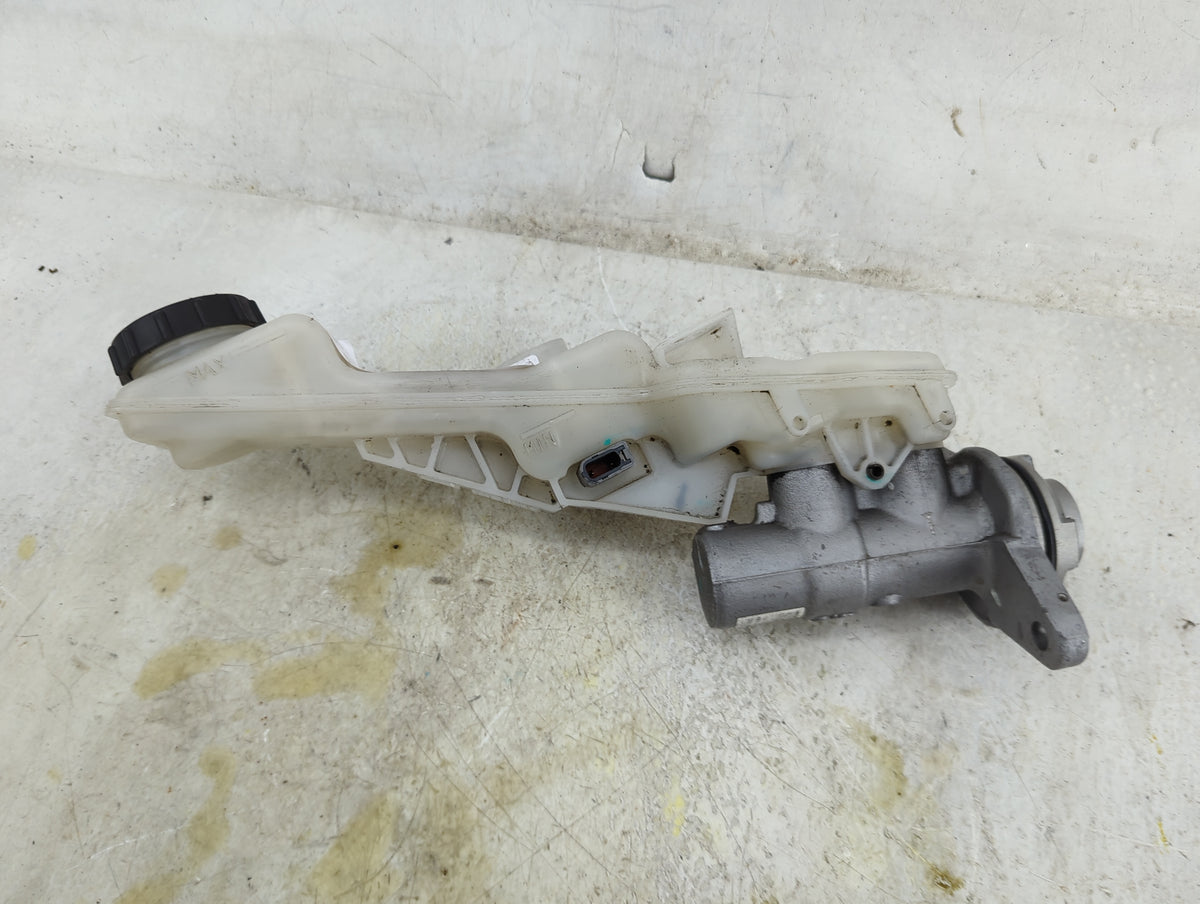 2016-2022 Mazda Cx-9 Brake Master Cylinder 1496711 - Oemusedautoparts1.com