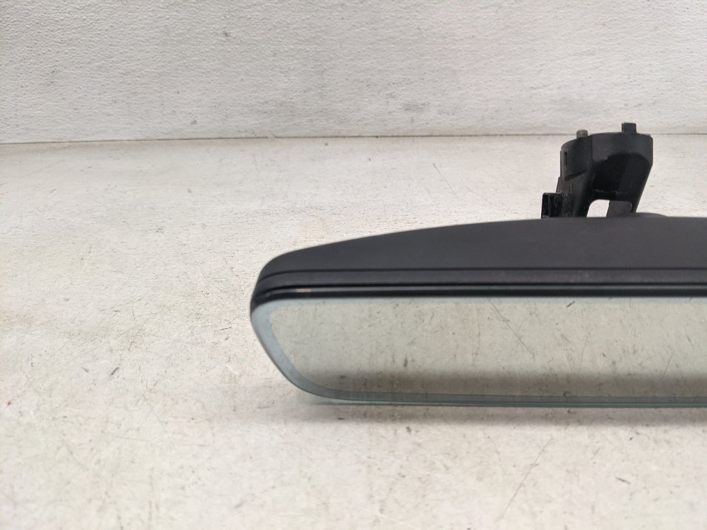 2022 Mazda Mazda3 Interior Rear View Mirror Replacement OEM P/N:043843 GNTX-1745, BDMS-89220, 625-1540-AAB Fits OEM Used Aut