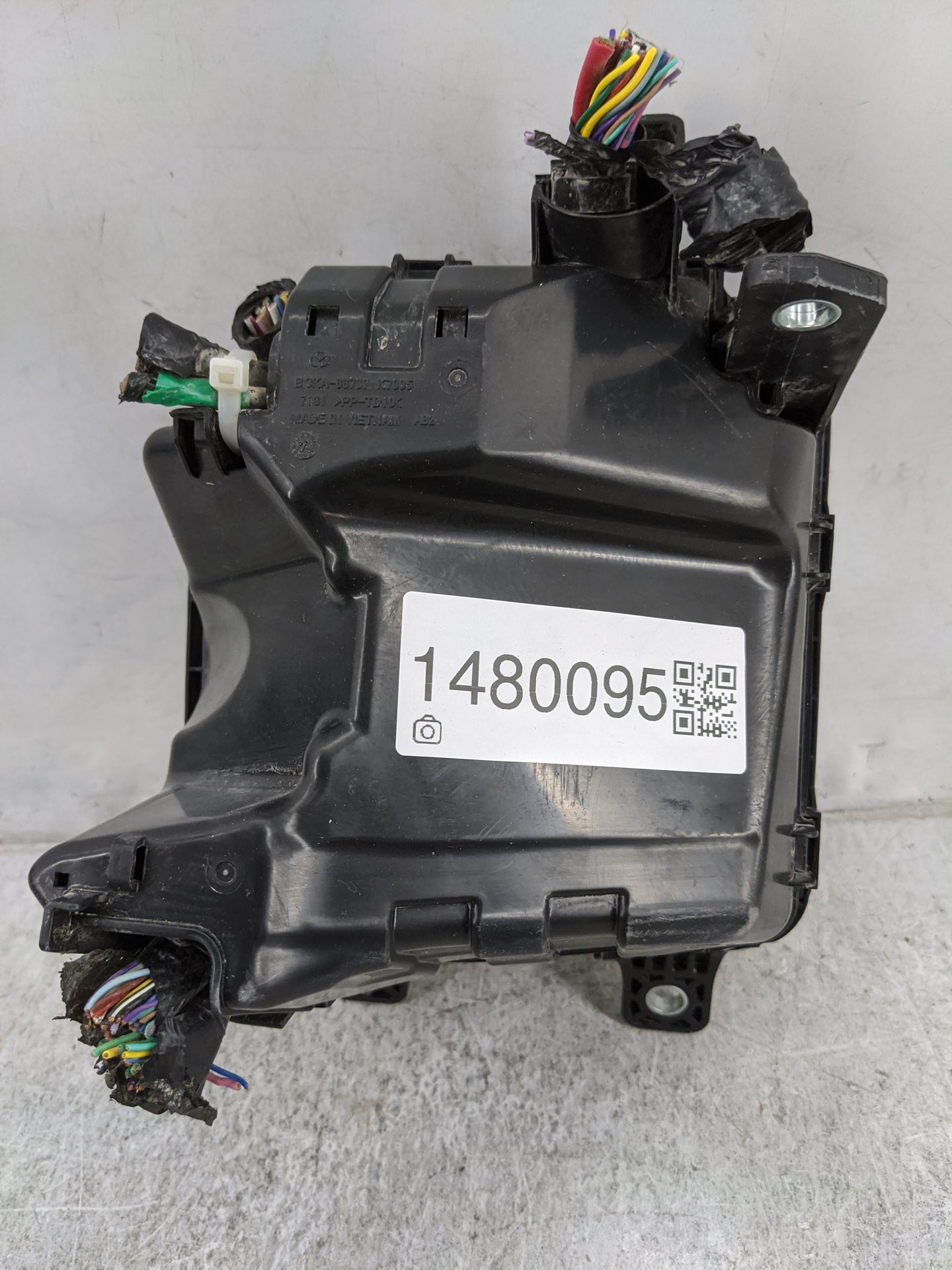 2022 Mazda Mazda3 Fusebox Fuse Box Panel Relay Module P/N:BCKA-67-T30 BCKA 6878Y, 5676 YA1 Fits Fits 2020 2021 OEM Used Auto