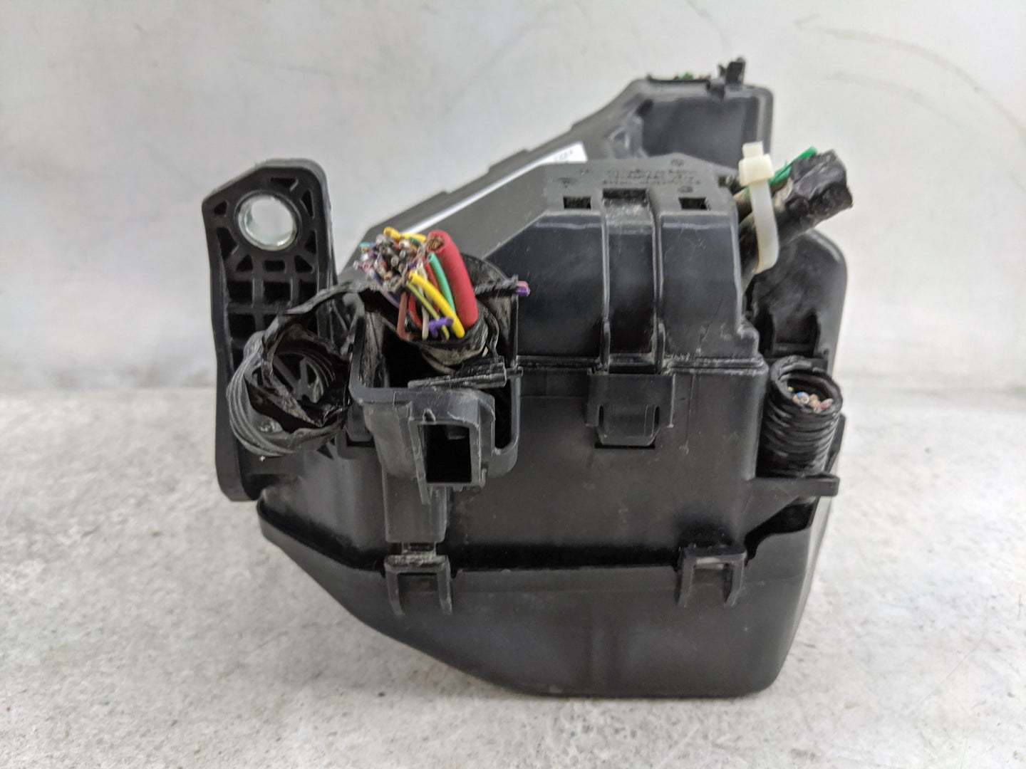 2022 Mazda Mazda3 Fusebox Fuse Box Panel Relay Module P/N:BCKA-67-T30 BCKA 6878Y, 5676 YA1 Fits Fits 2020 2021 OEM Used Auto
