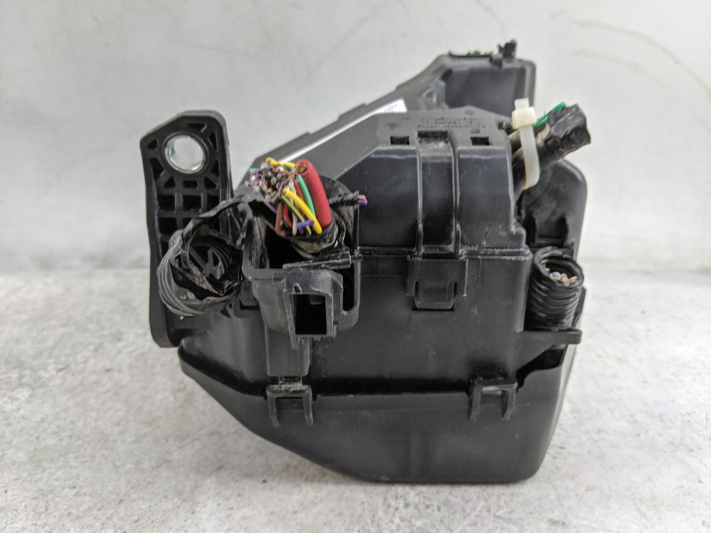 2022 Mazda Mazda3 Fusebox Fuse Box Panel Relay Module P/N:BCKA-67-T30 BCKA 6878Y, 5676 YA1 Fits Fits 2020 2021 OEM Used Auto