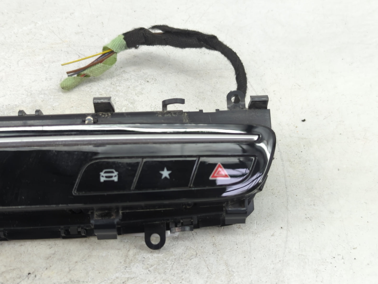 2022 Mercedes-benz Glc300 Hazard Switch A2539056203 - Oemusedautoparts1.com