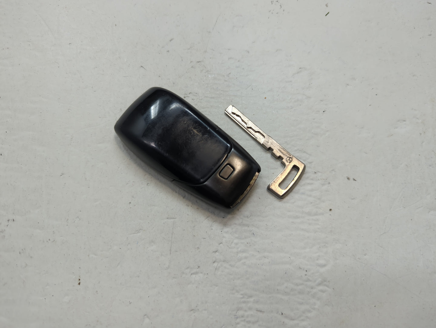 Mercedes-Benz Gle63 Amg Keyless Entry Remote Fob NBGDM3 4 buttons - Oemusedautoparts1.com