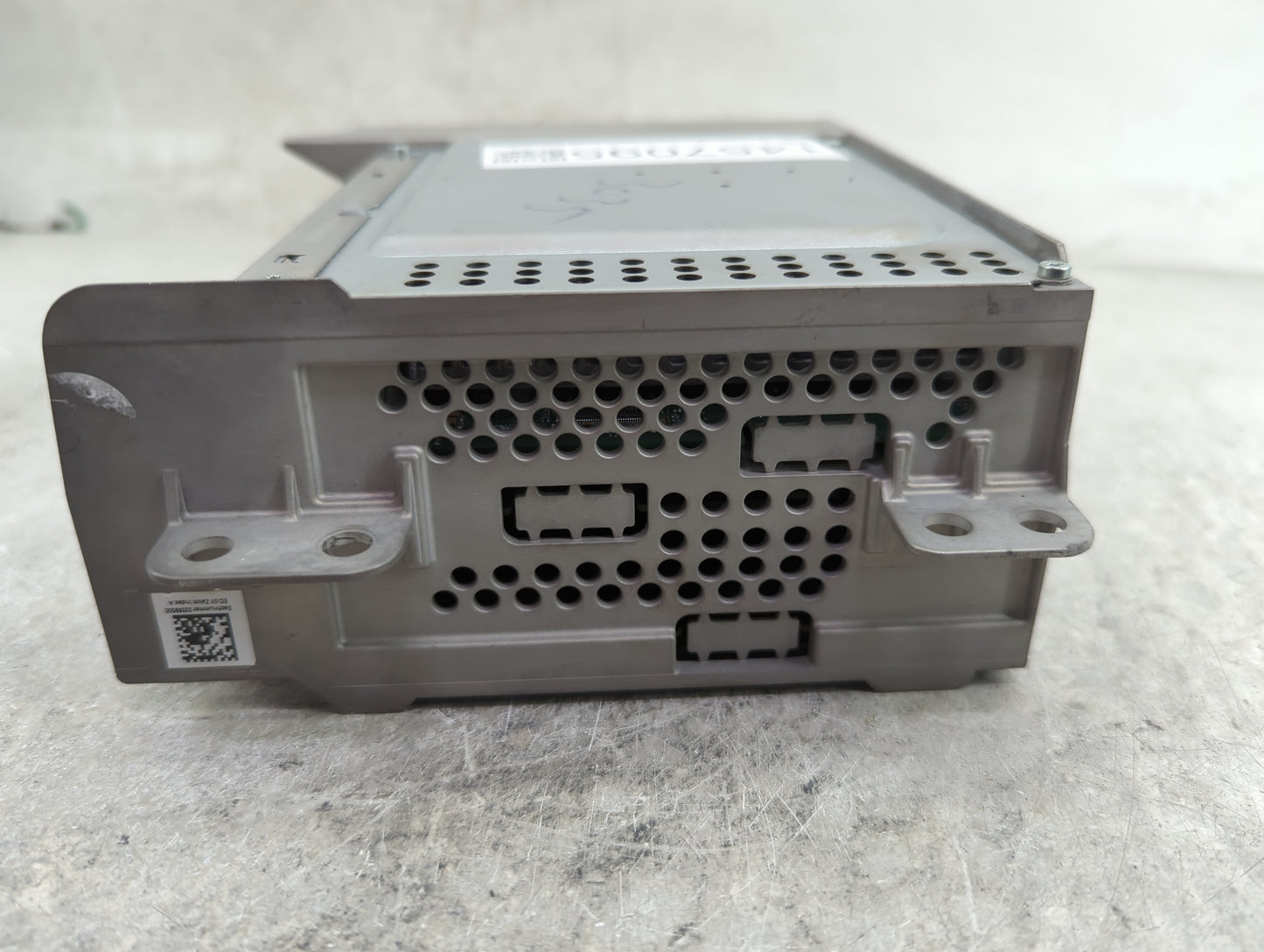 2022 Mercedes-Benz Sclass Radio AM FM Cd Player Receiver Replacement P/N:A2969004903 A2069013006, 15555295 Fits OEM Used Aut