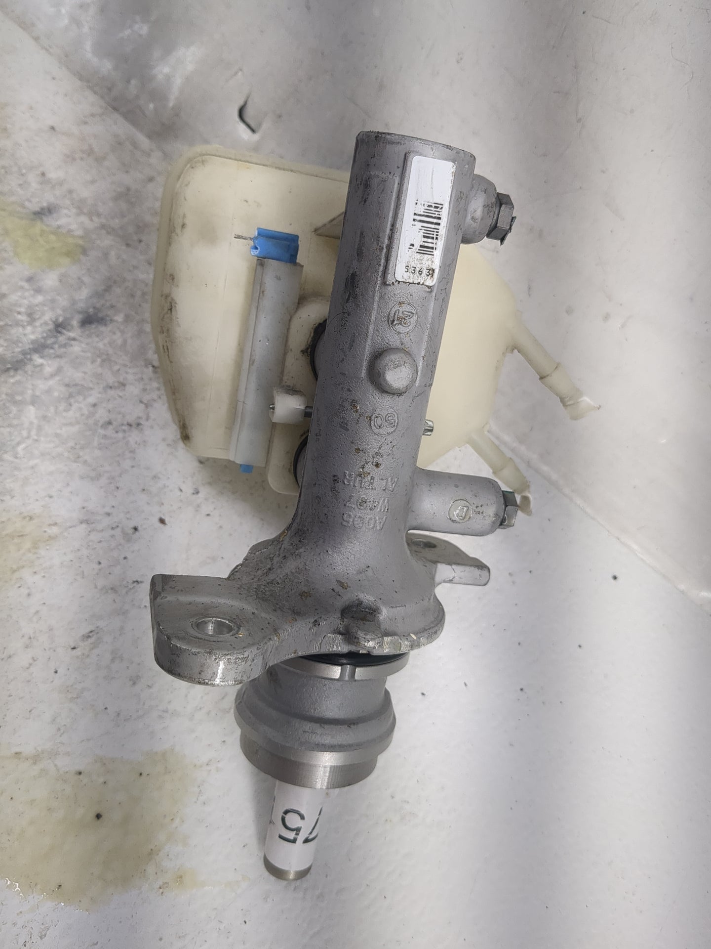 2022 Mercedes-benz Sprinter 2500 Brake Master Cylinder - Oemusedautoparts1.com