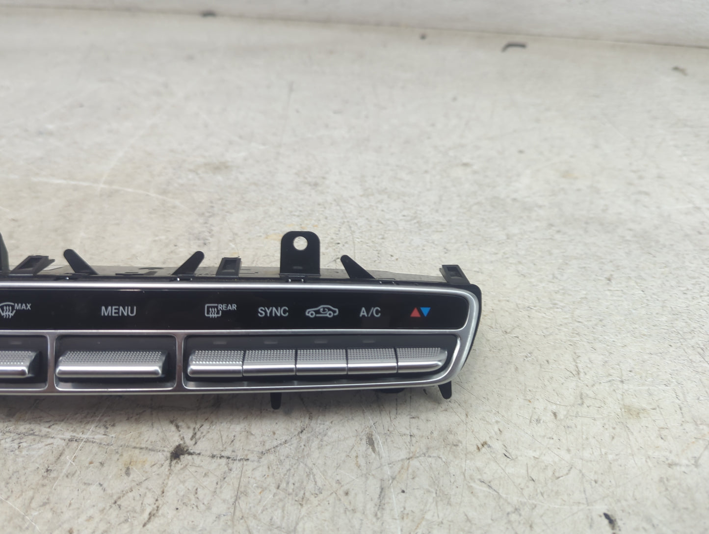 2022 Mercedes Glc300 Climate Control Module Temperature AC/Heater Replacement P/N:A2059054215 A2C1600240104 Fits Fits 2020 2
