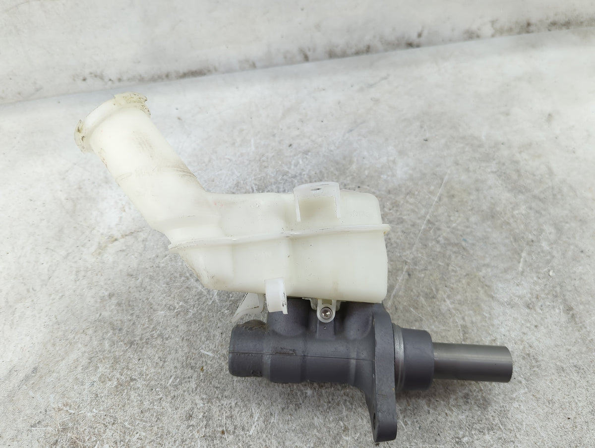 2018-2018 Mitsubishi Eclipse Cross Brake Master Cylinder 1512024 - Oemusedautoparts1.com