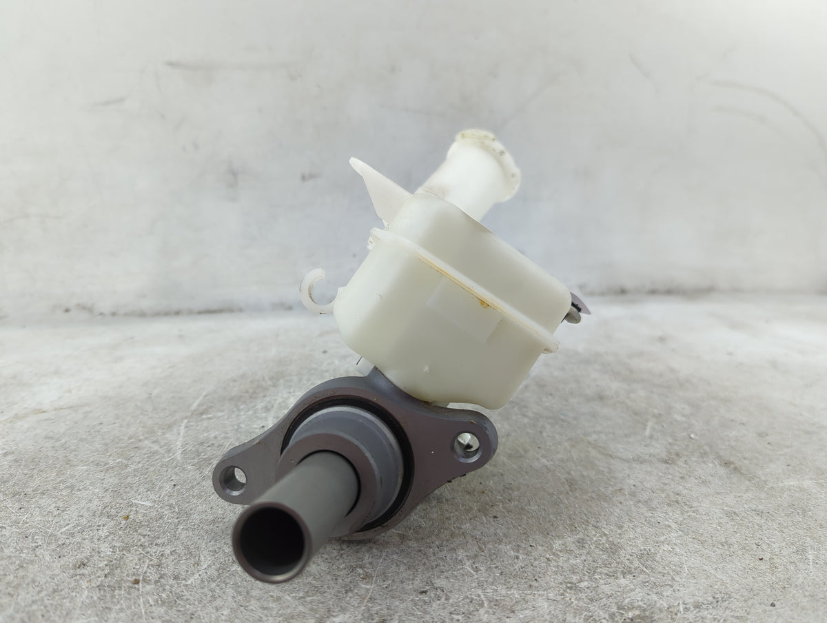 2018-2018 Mitsubishi Eclipse Cross Brake Master Cylinder 1512024 - Oemusedautoparts1.com