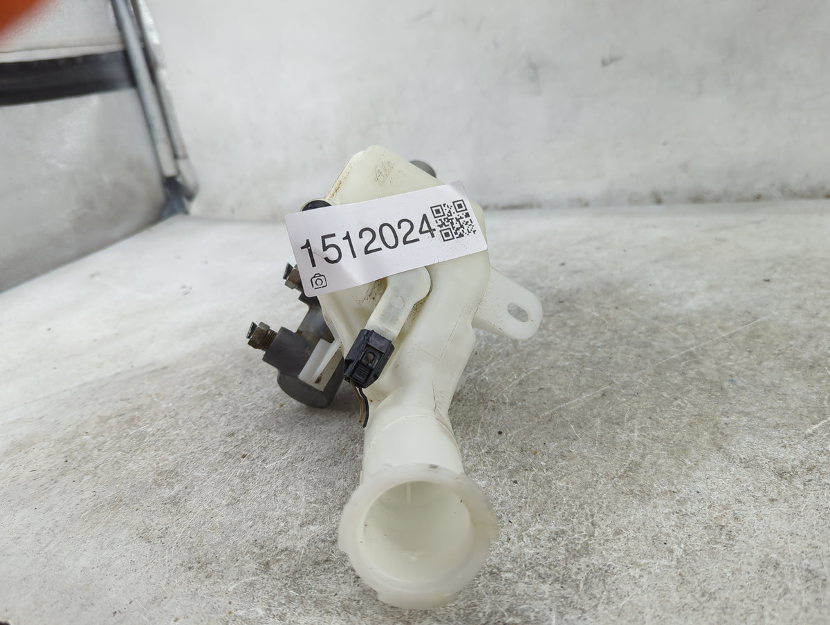 2018-2018 Mitsubishi Eclipse Cross Brake Master Cylinder 1512024 - Oemusedautoparts1.com
