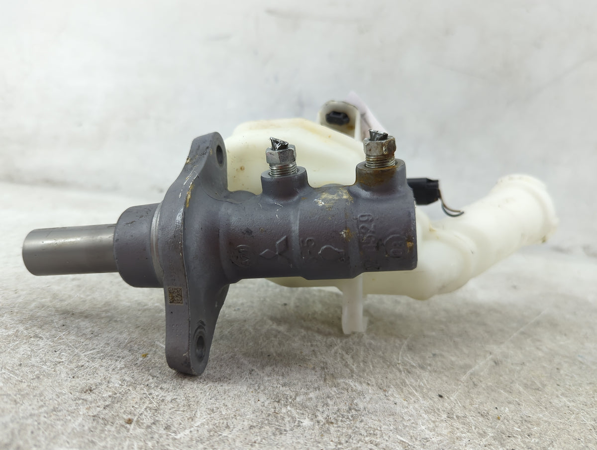 2018-2018 Mitsubishi Eclipse Cross Brake Master Cylinder 1512024 - Oemusedautoparts1.com