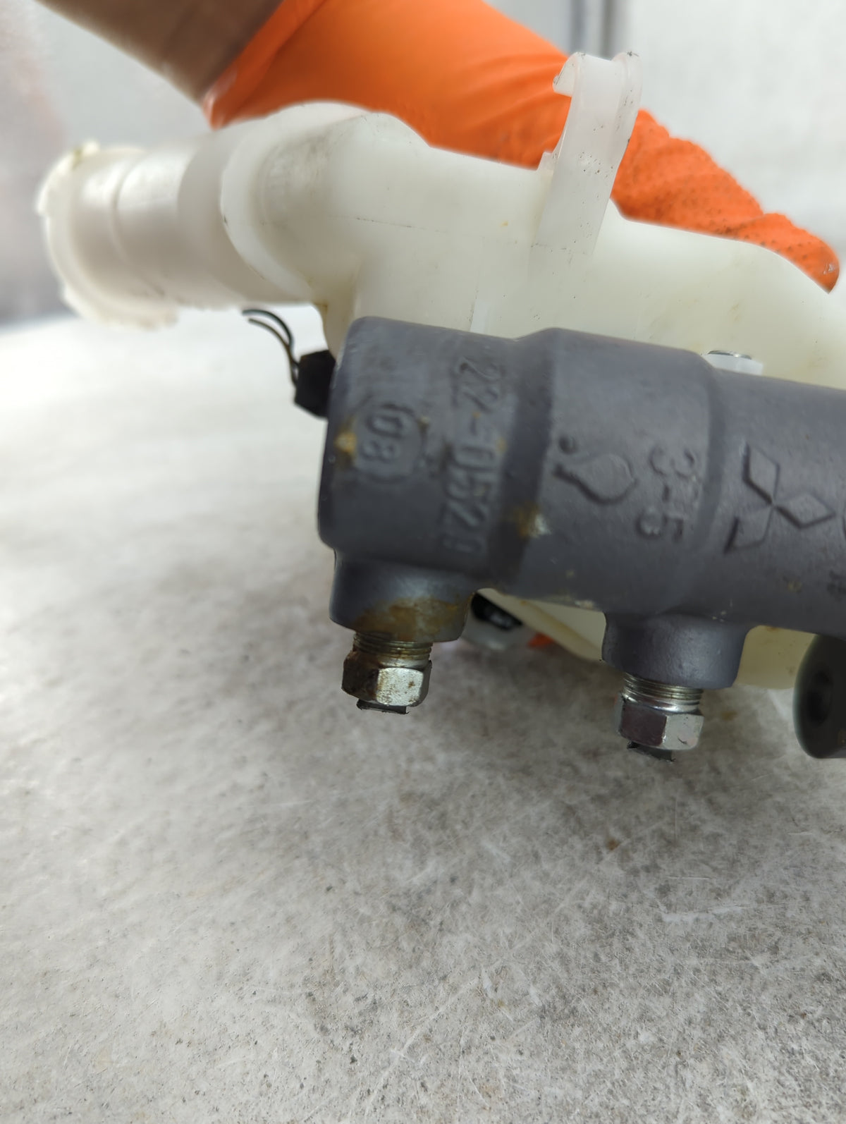2018-2018 Mitsubishi Eclipse Cross Brake Master Cylinder 1512024 - Oemusedautoparts1.com