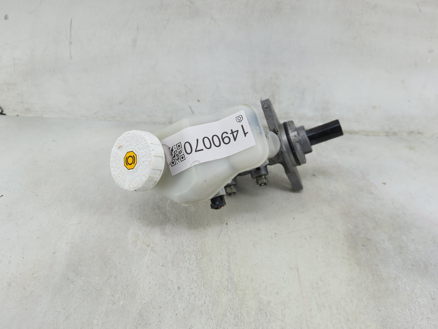 2014-2014 Mitsubishi Mirage Brake Master Cylinder 1490070 - Oemusedautoparts1.com