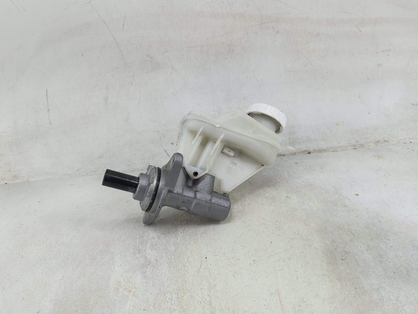 2014-2014 Mitsubishi Mirage Brake Master Cylinder 1490070 - Oemusedautoparts1.com