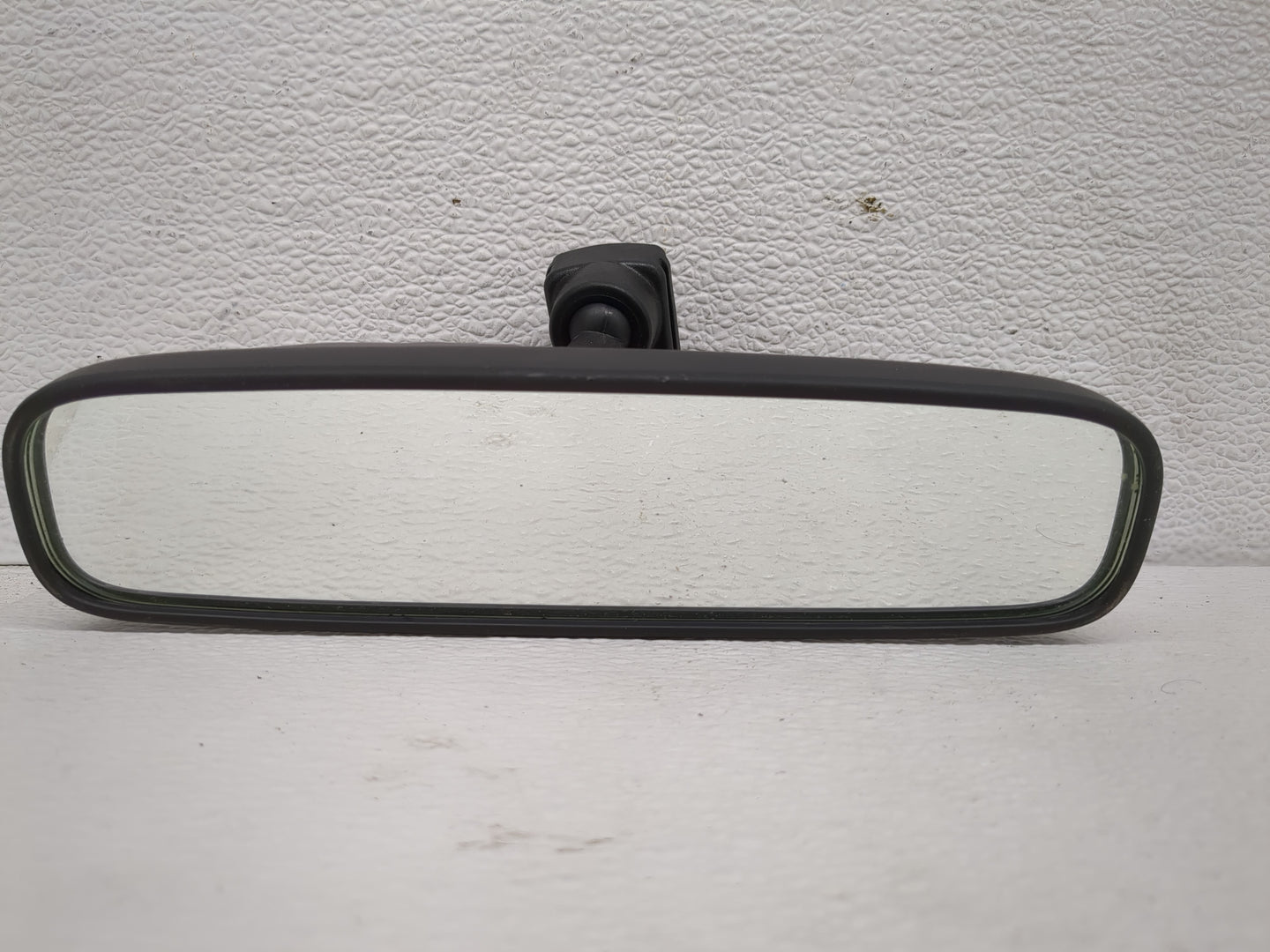 2022 Mitsubishi Outlander Interior Rear View Mirror Replacement OEM P/N:E4012197 E4022197 Fits OEM Used Auto Parts - Oemused