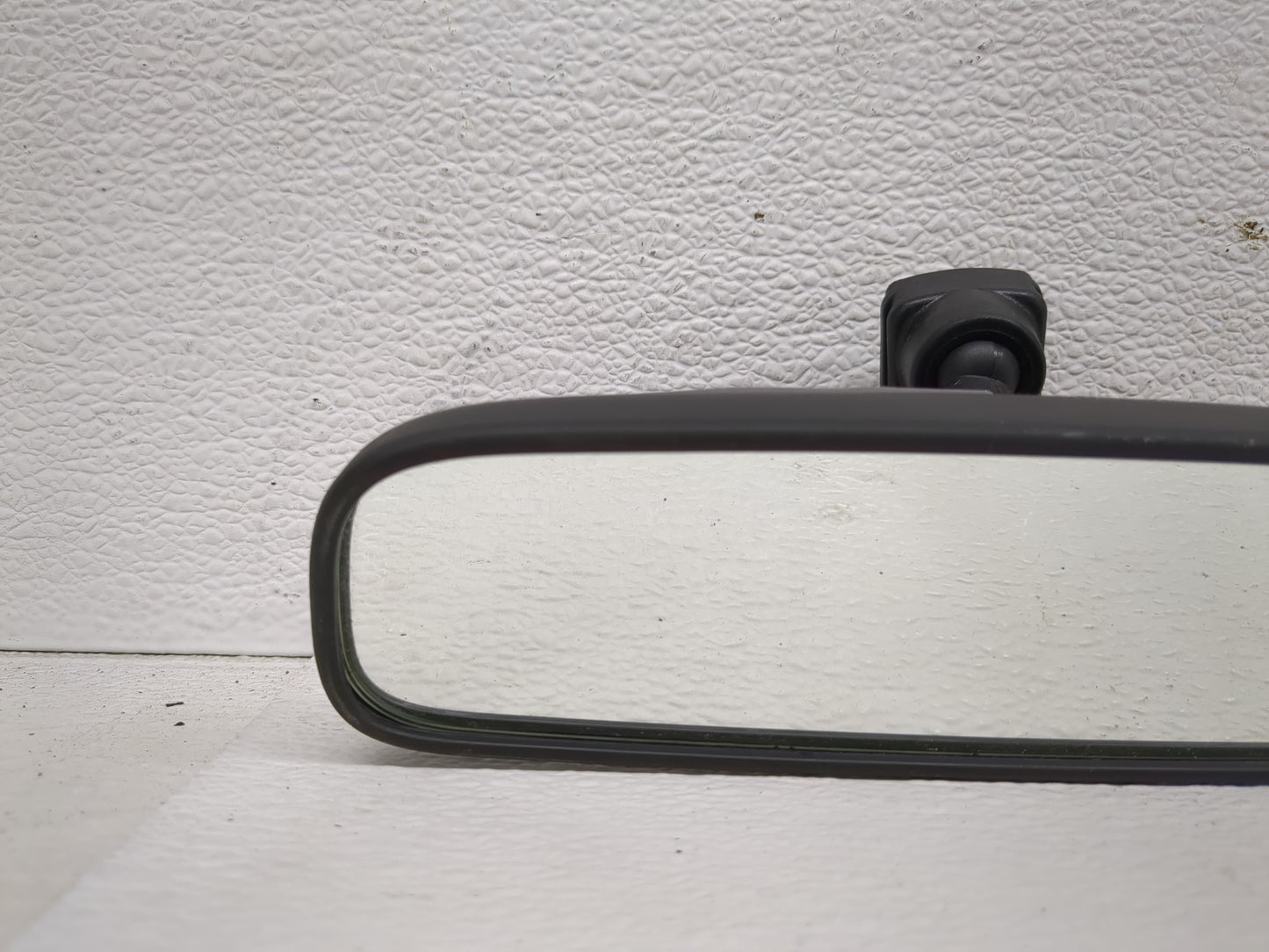 2022 Mitsubishi Outlander Interior Rear View Mirror Replacement OEM P/N:E4012197 E4022197 Fits OEM Used Auto Parts - Oemused