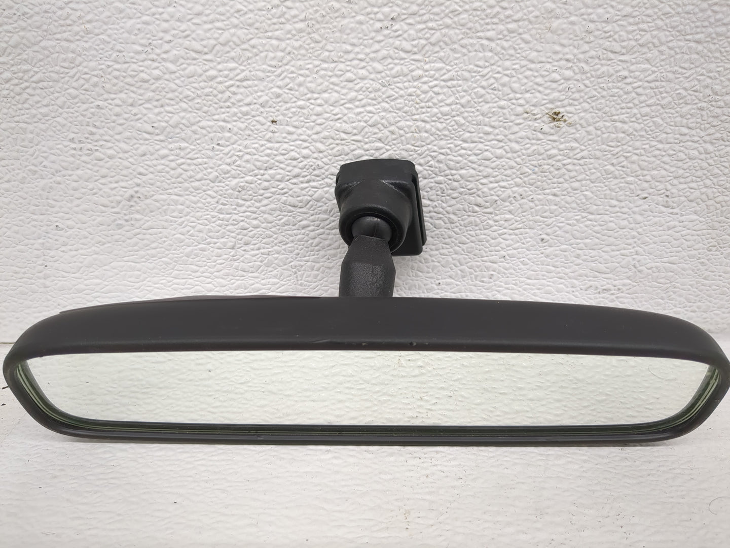 2022 Mitsubishi Outlander Interior Rear View Mirror Replacement OEM P/N:E4012197 E4022197 Fits OEM Used Auto Parts - Oemused