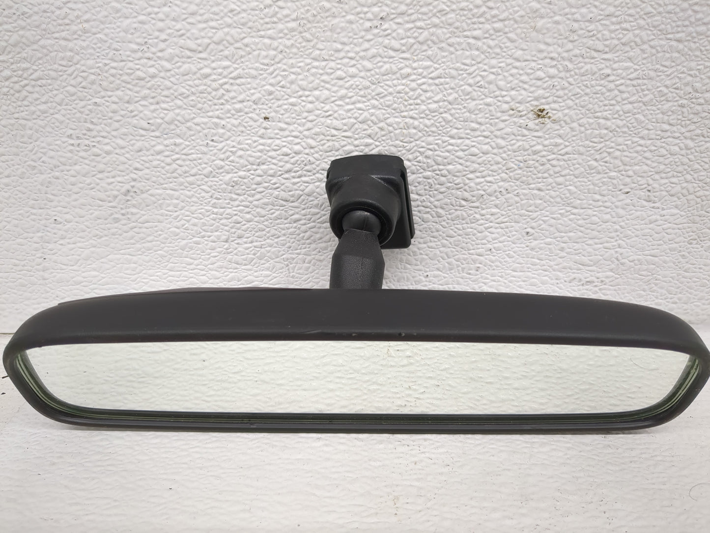 2022 Mitsubishi Outlander Interior Rear View Mirror Replacement OEM P/N:E4012197 E4022197 Fits OEM Used Auto Parts - Oemused