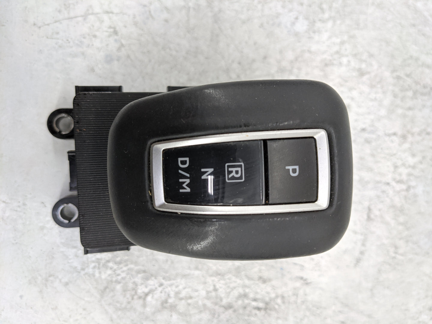 2022 Mitsubishi Outlander Floor Console Assembly Shifter Black - Oemusedautoparts1.com