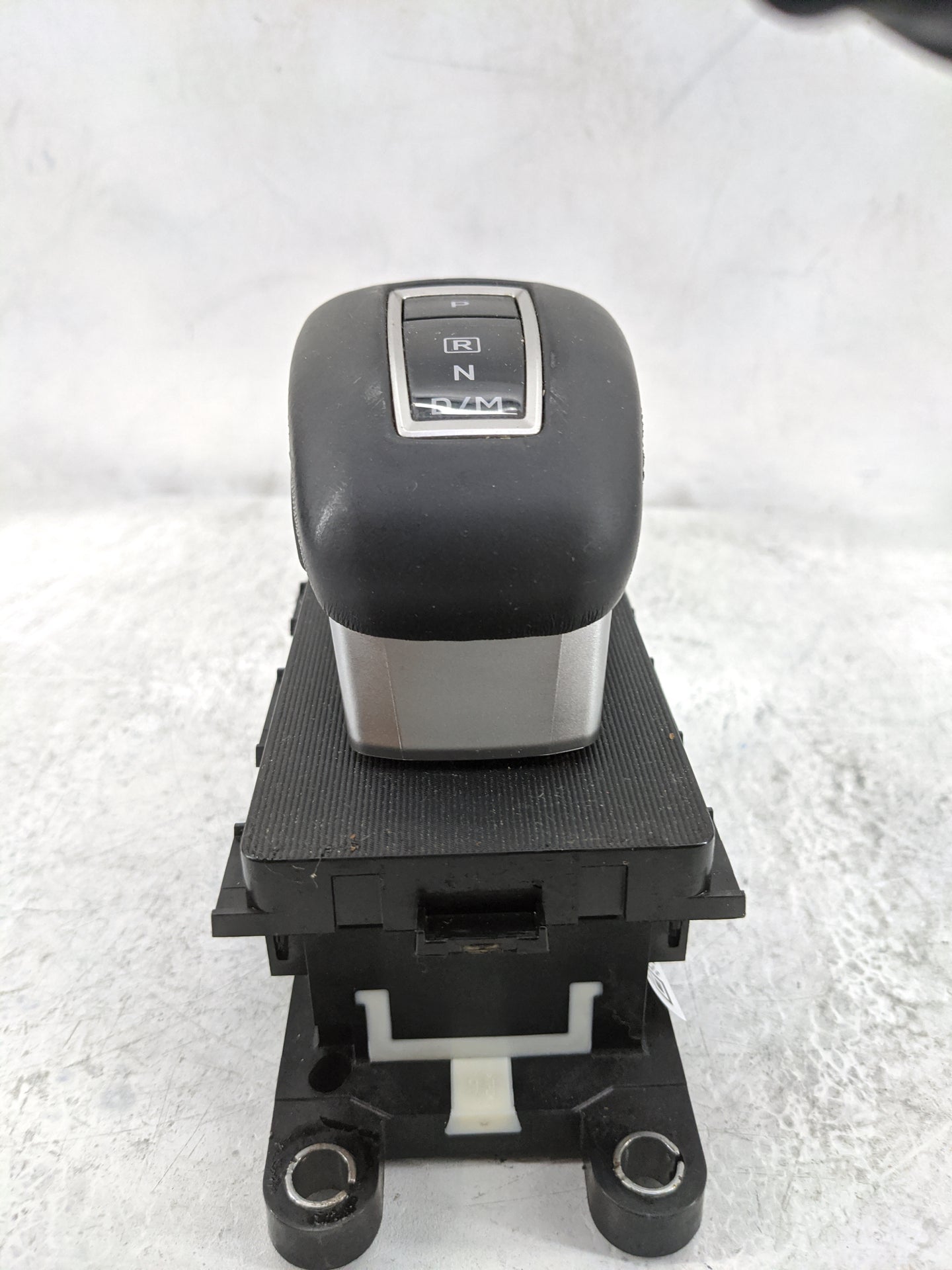 2022 Mitsubishi Outlander Floor Console Assembly Shifter Black - Oemusedautoparts1.com