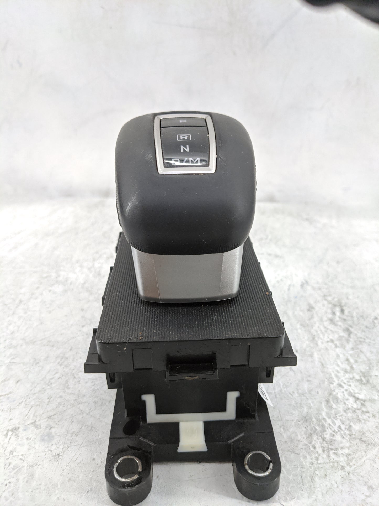 2022 Mitsubishi Outlander Floor Console Assembly Shifter Black - Oemusedautoparts1.com