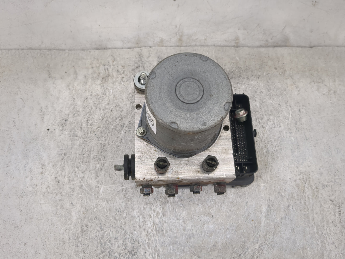 2022 Mitsubishi Outlander ABS Pump Control Module Replacement P/N:47660W004P Fits OEM Used Auto Parts - Oemusedautoparts1.co