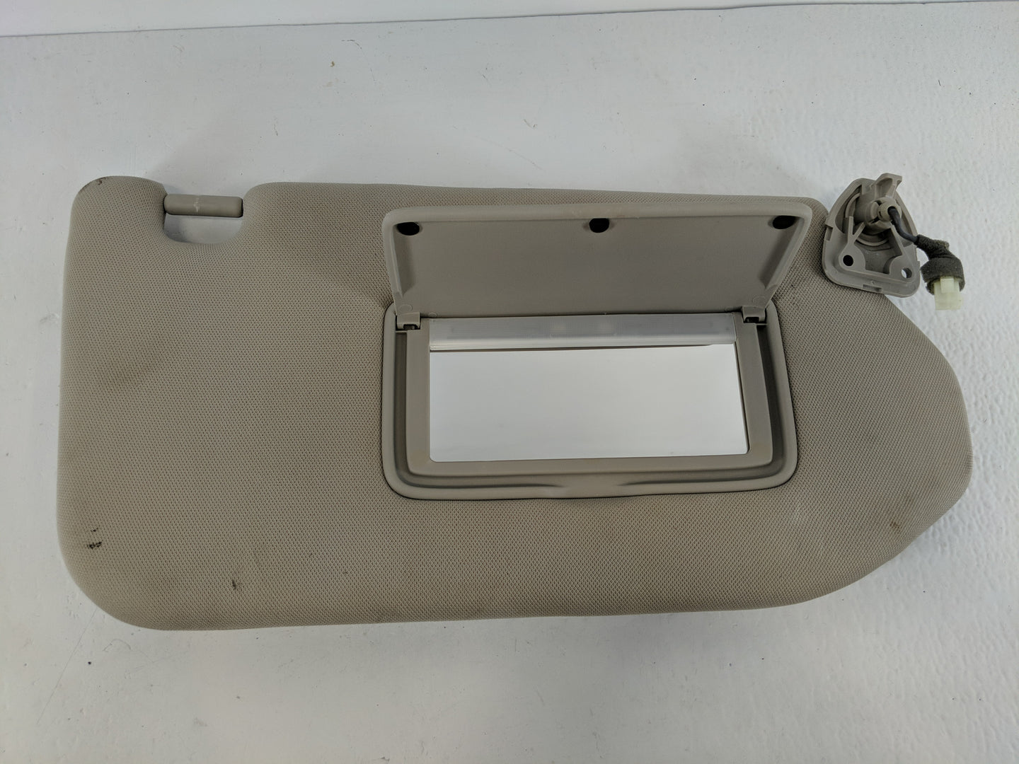 2022 Mitsubishi Outlander Sport Sun Visor Shade Replacement Passenger Right Mirror Fits OEM Used Auto Parts - Oemusedautopar
