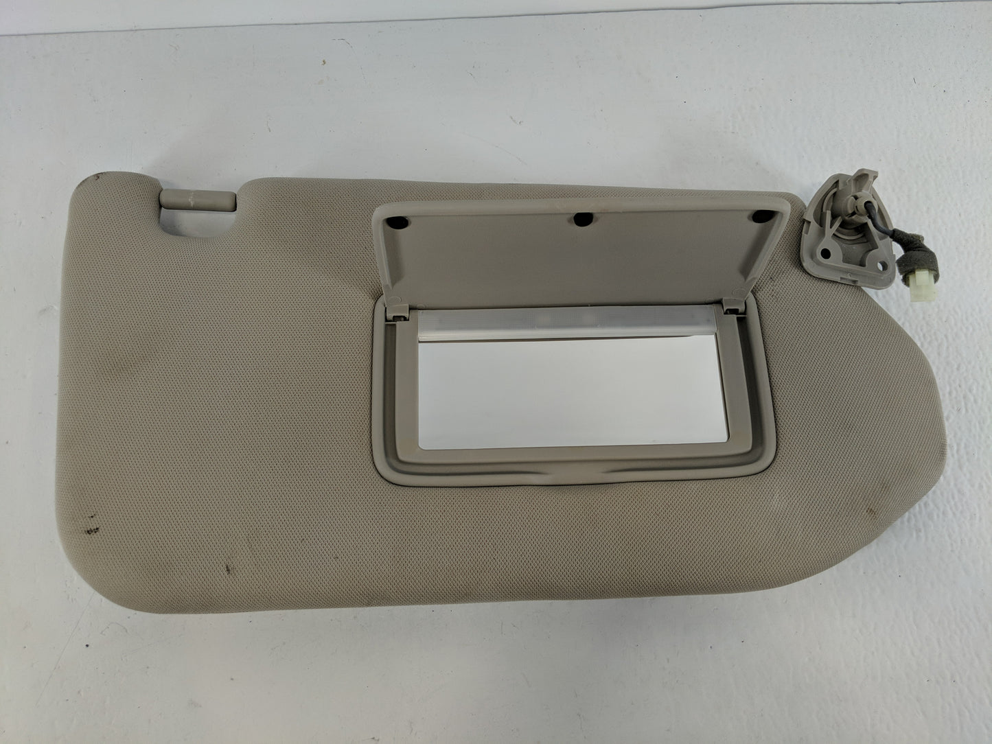 2022 Mitsubishi Outlander Sport Sun Visor Shade Replacement Passenger Right Mirror Fits OEM Used Auto Parts - Oemusedautopar