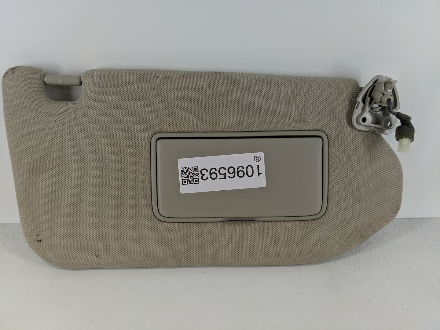 2022 Mitsubishi Outlander Sport Sun Visor Shade Replacement Passenger Right Mirror Fits OEM Used Auto Parts - Oemusedautopar
