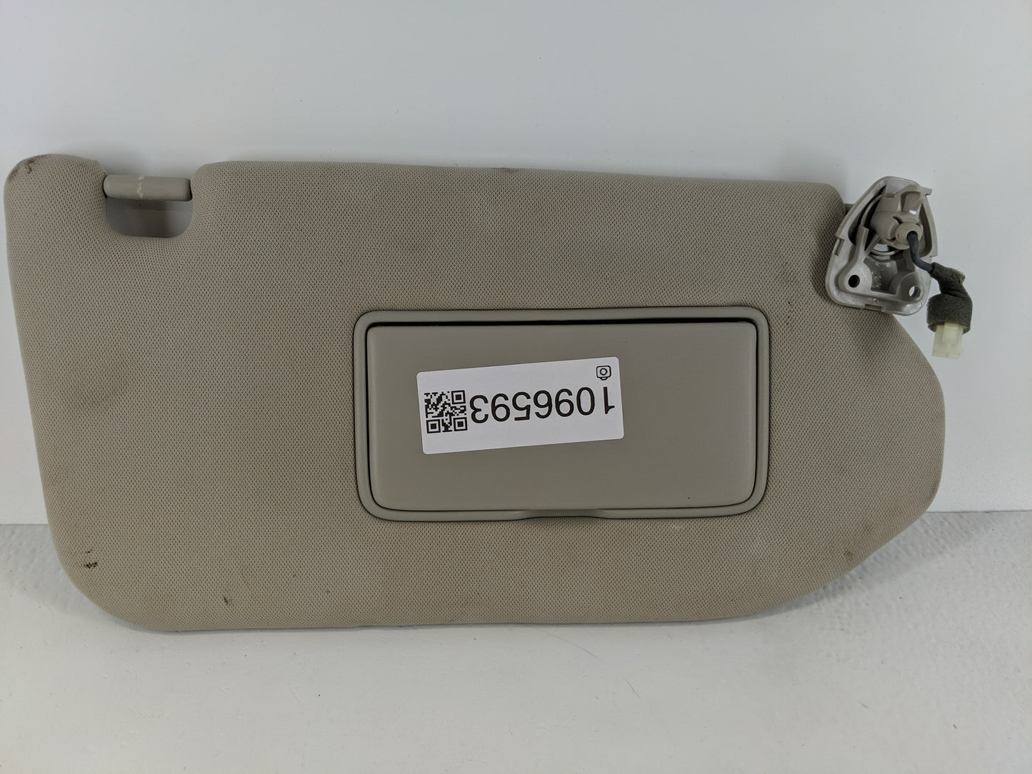 2022 Mitsubishi Outlander Sport Sun Visor Shade Replacement Passenger Right Mirror Fits OEM Used Auto Parts - Oemusedautopar