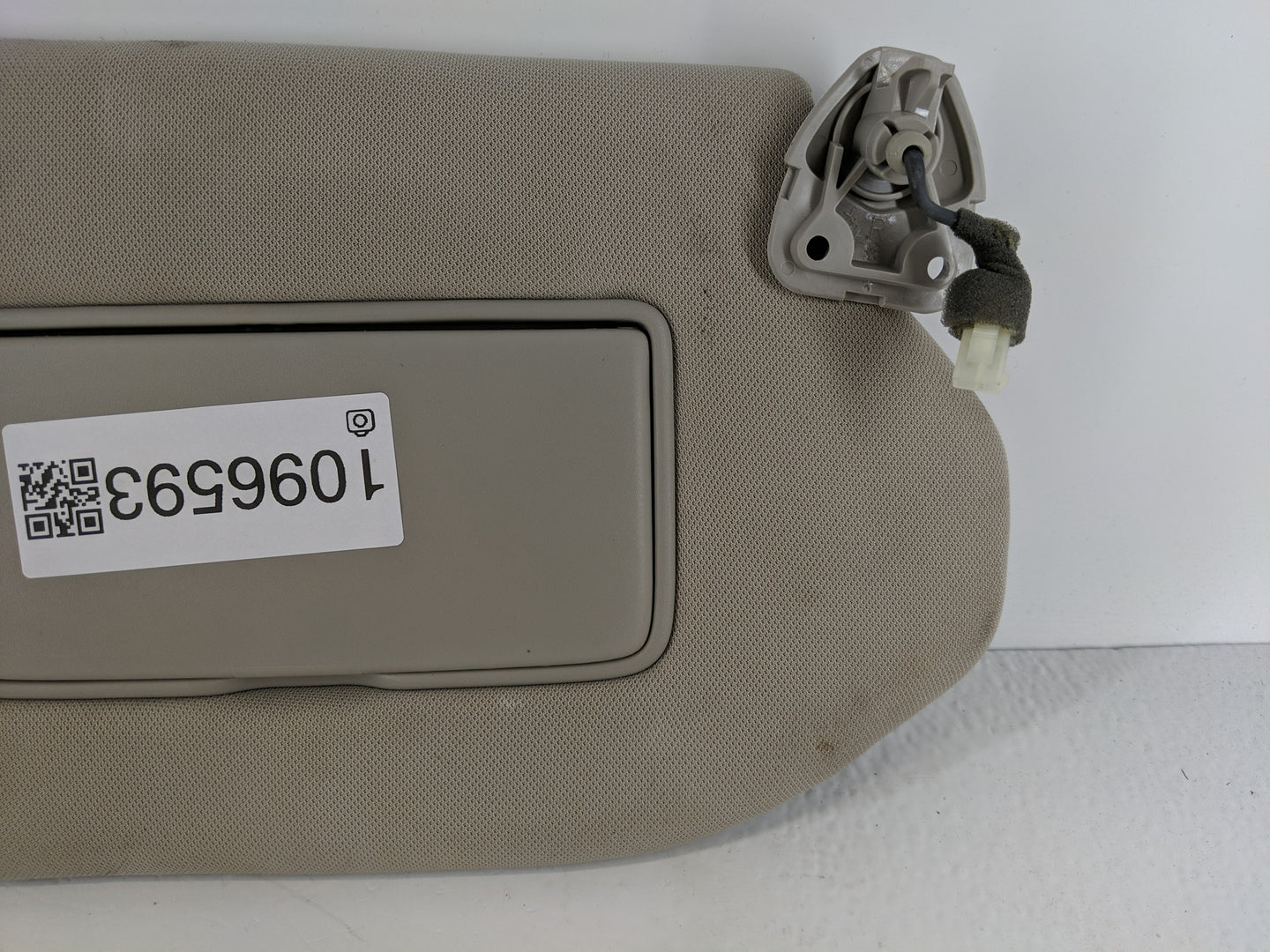 2022 Mitsubishi Outlander Sport Sun Visor Shade Replacement Passenger Right Mirror Fits OEM Used Auto Parts - Oemusedautopar