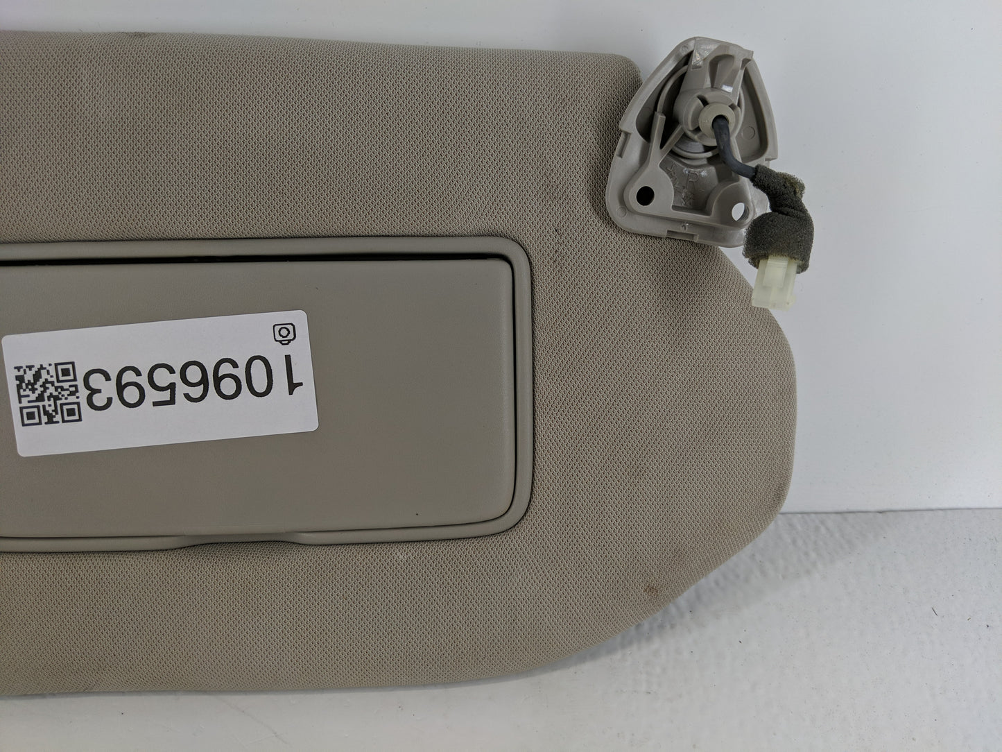 2022 Mitsubishi Outlander Sport Sun Visor Shade Replacement Passenger Right Mirror Fits OEM Used Auto Parts - Oemusedautopar