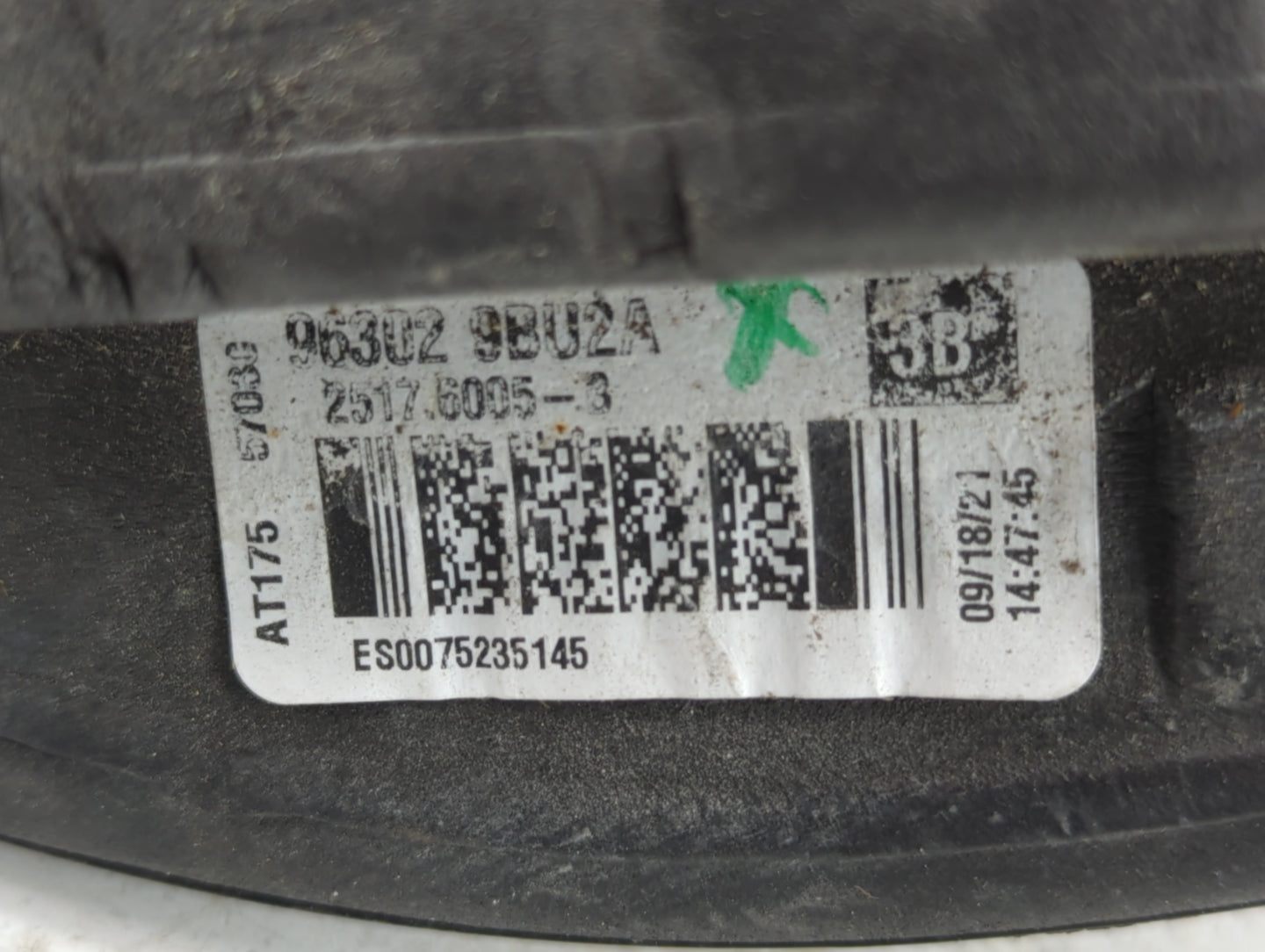 2022 Nissan Frontier Driver Side View Mirror - Left Door Mirror OEM Used - Oemusedautoparts1.com