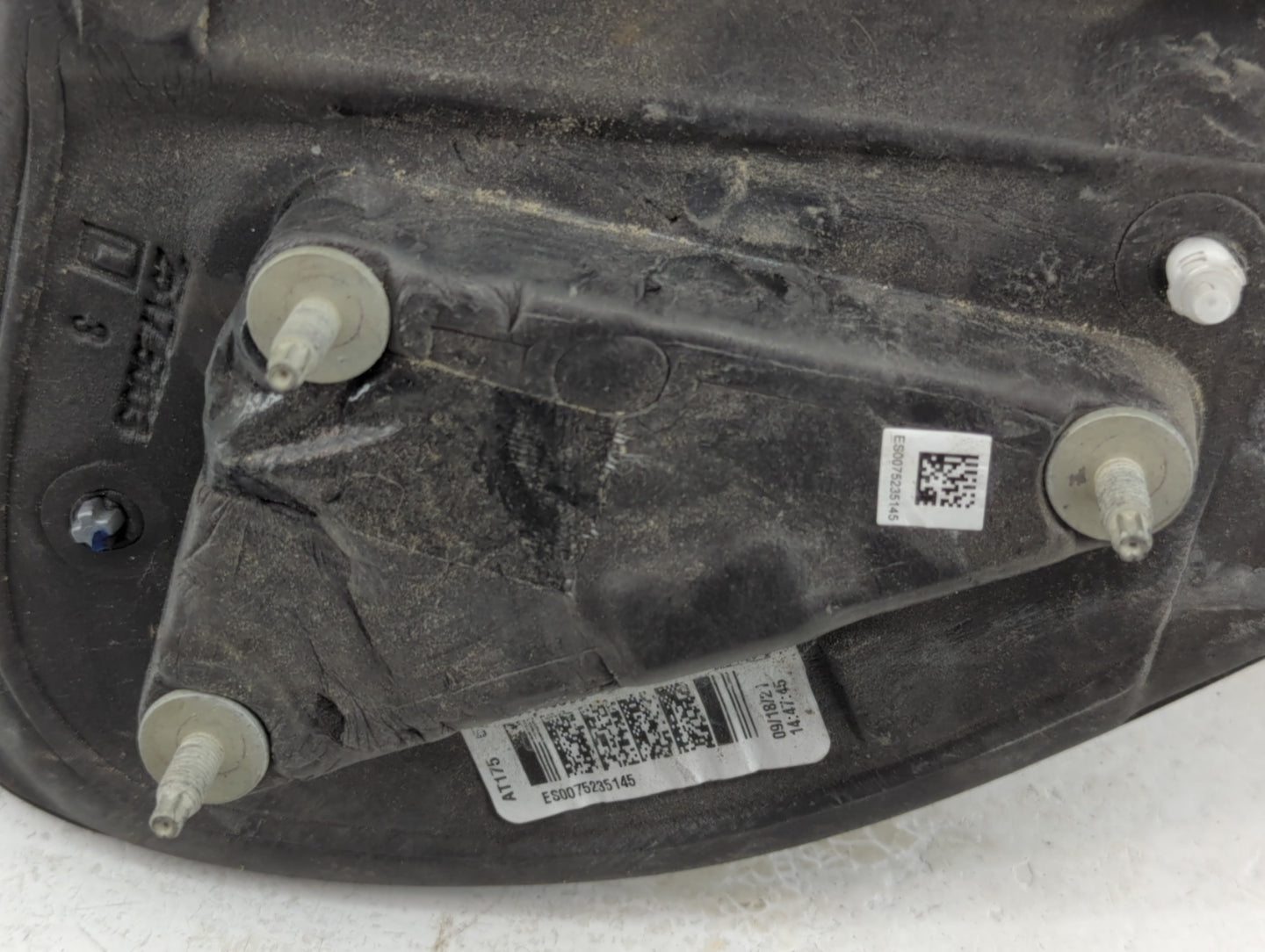 2022 Nissan Frontier Driver Side View Mirror - Left Door Mirror OEM Used - Oemusedautoparts1.com
