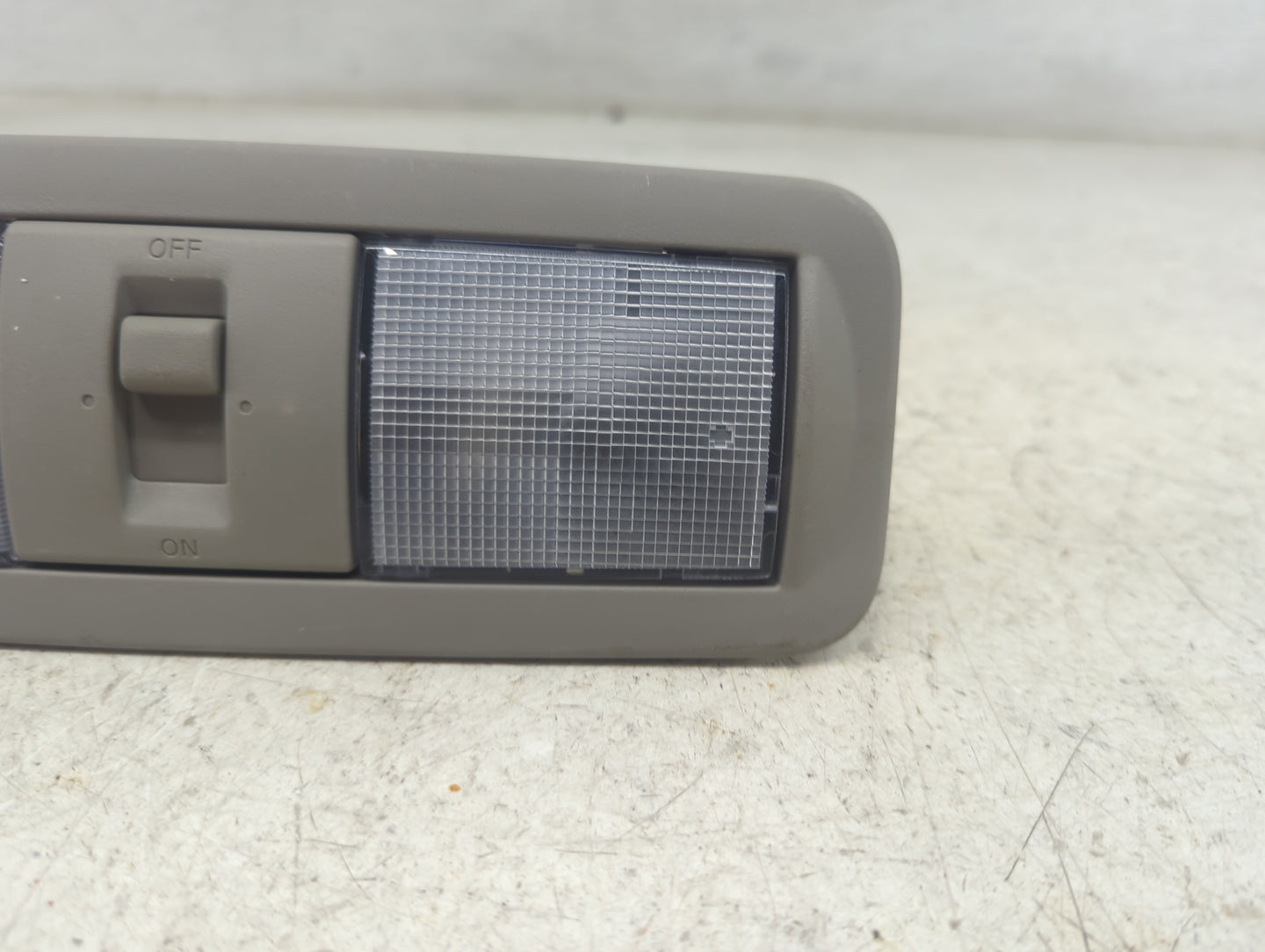 2022 Nissan Frontier Overhead Roof Console Interior Dome Light Gray - Oemusedautoparts1.com