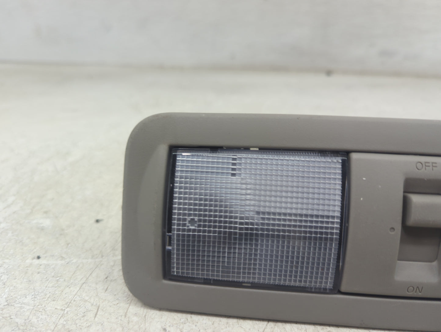 2022 Nissan Frontier Overhead Roof Console Interior Dome Light Gray - Oemusedautoparts1.com