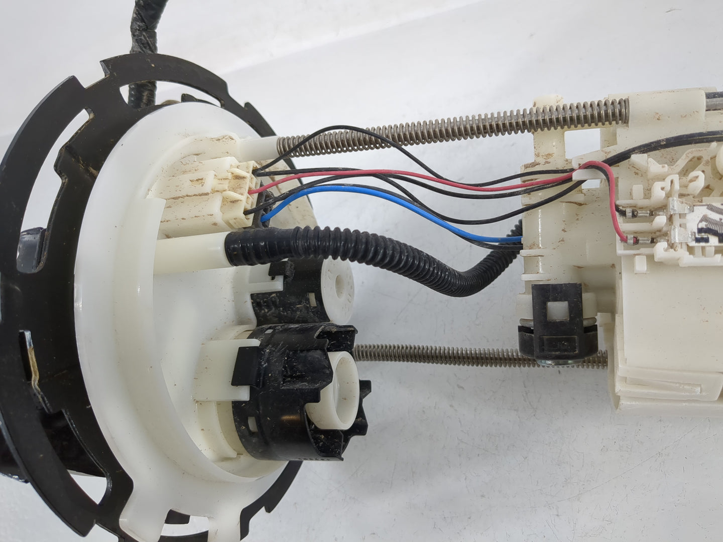 Nissan Kicks Electrical Gas Fuel Pump Assembly - Oemusedautoparts1.com