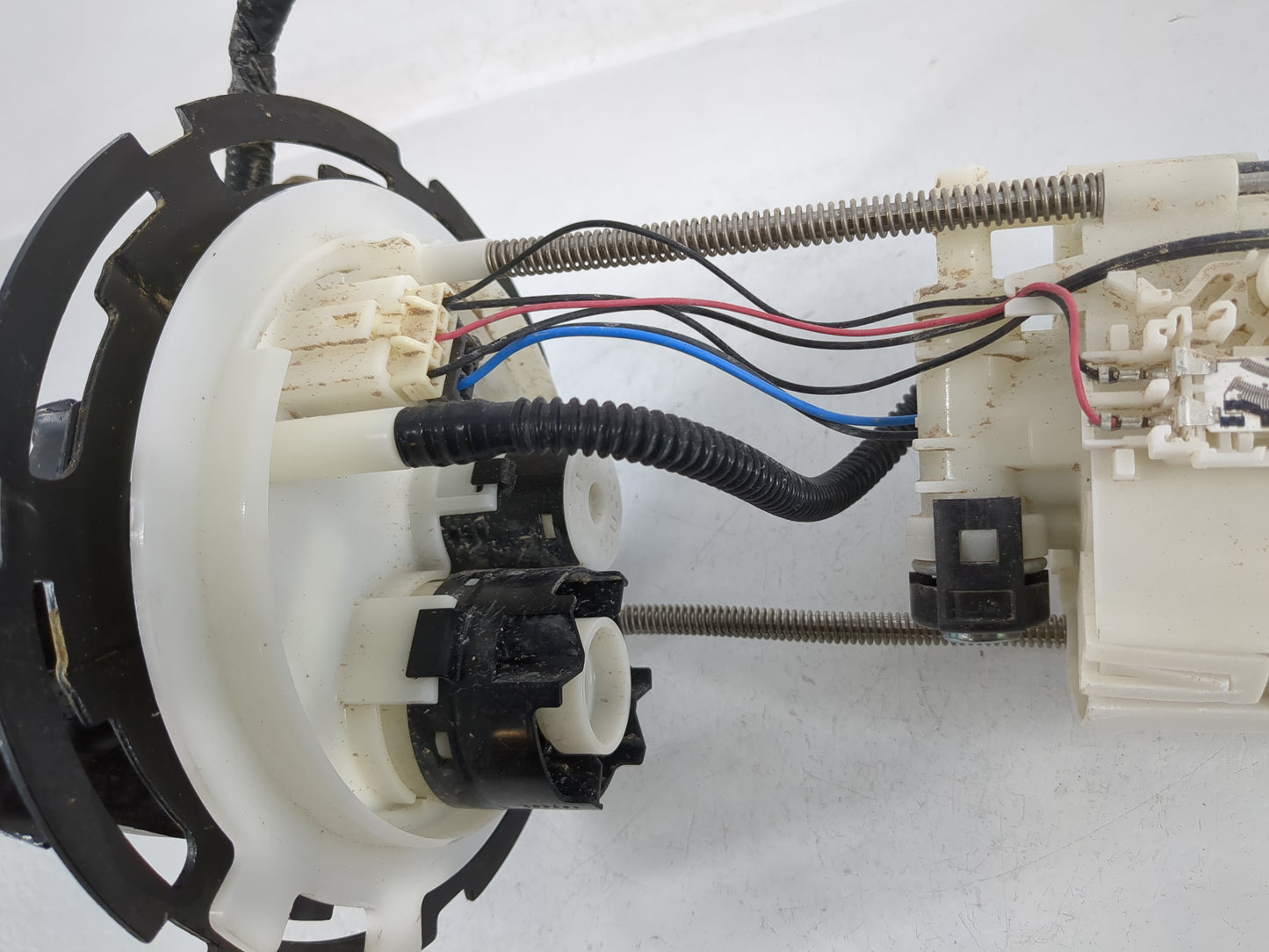 Nissan Kicks Electrical Gas Fuel Pump Assembly - Oemusedautoparts1.com