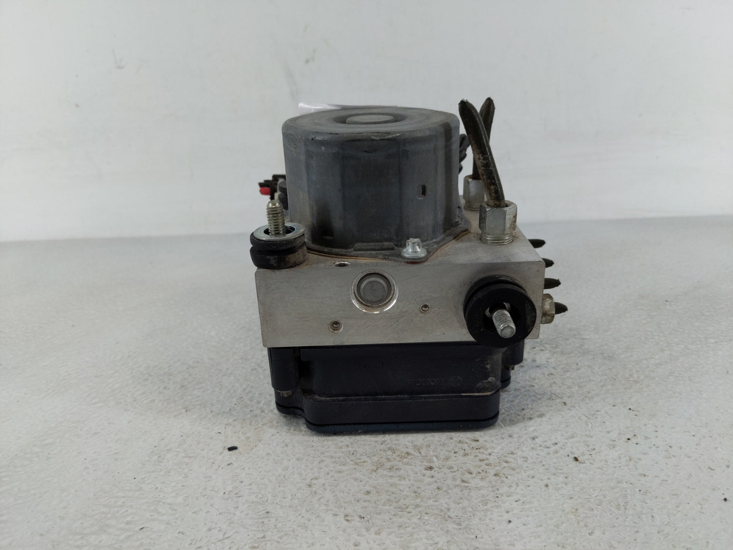 2021 Nissan Kicks ABS Pump Control Module Replacement P/N:47660 5RA0A Fits OEM Used Auto Parts - Oemusedautoparts1.com