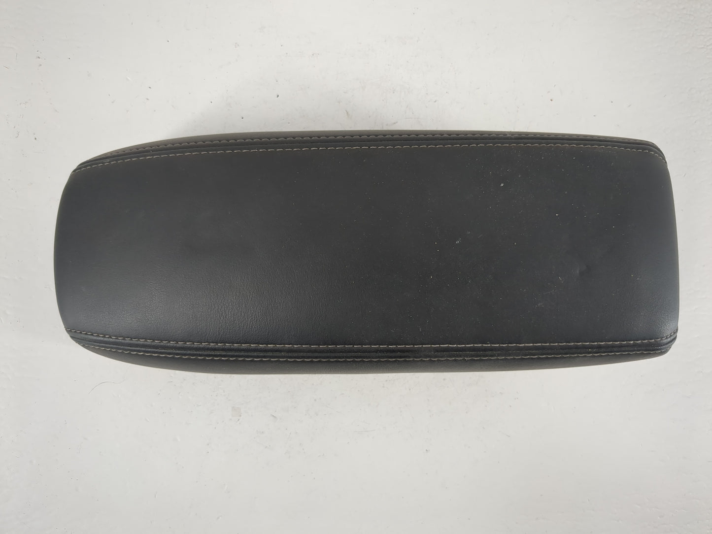 2022 Nissan Kicks Center Console Armrest Cover Lid P/N:210922A Fits OEM Used Auto Parts - Oemusedautoparts1.com