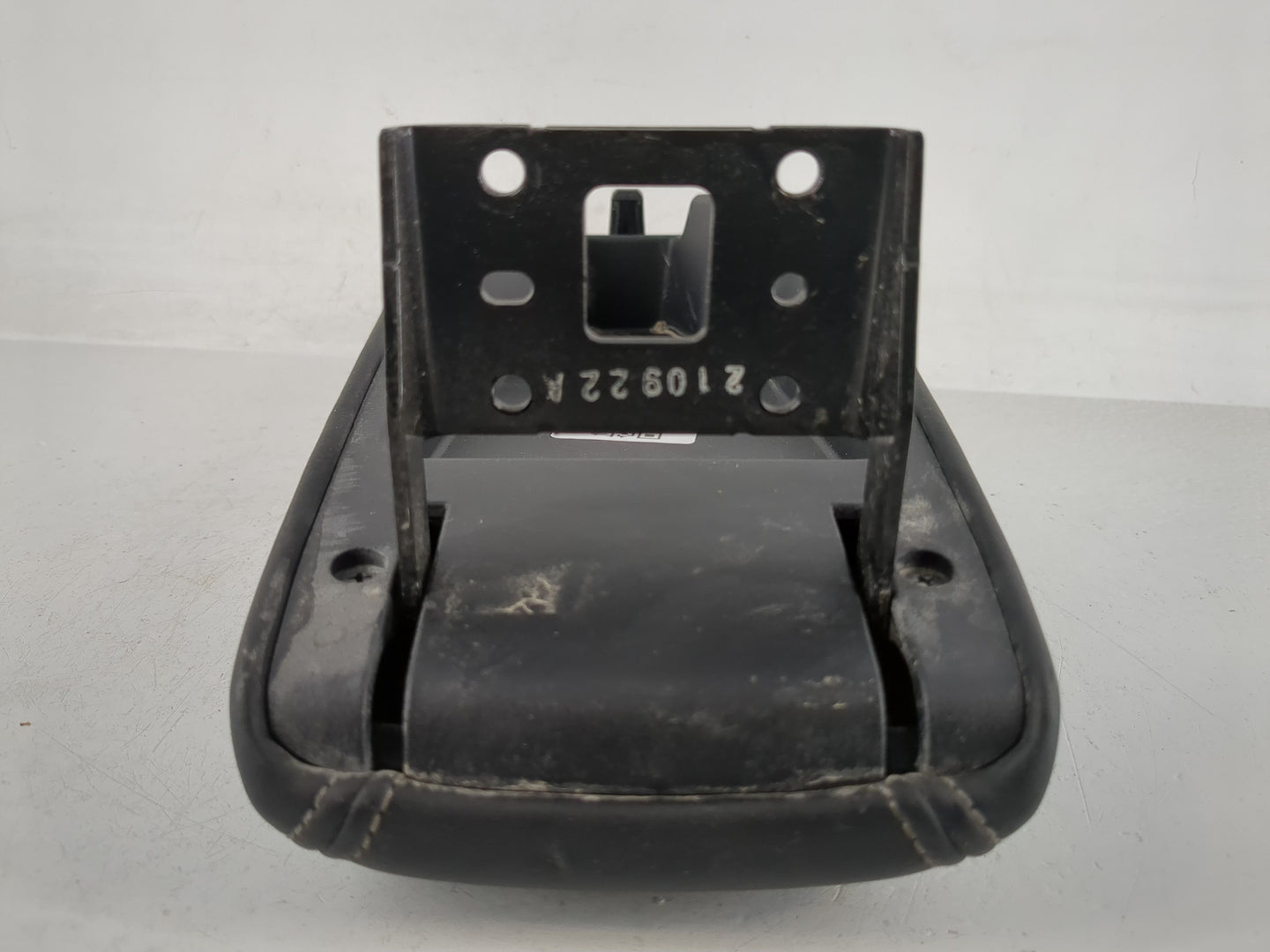 2022 Nissan Kicks Center Console Armrest Cover Lid P/N:210922A Fits OEM Used Auto Parts - Oemusedautoparts1.com