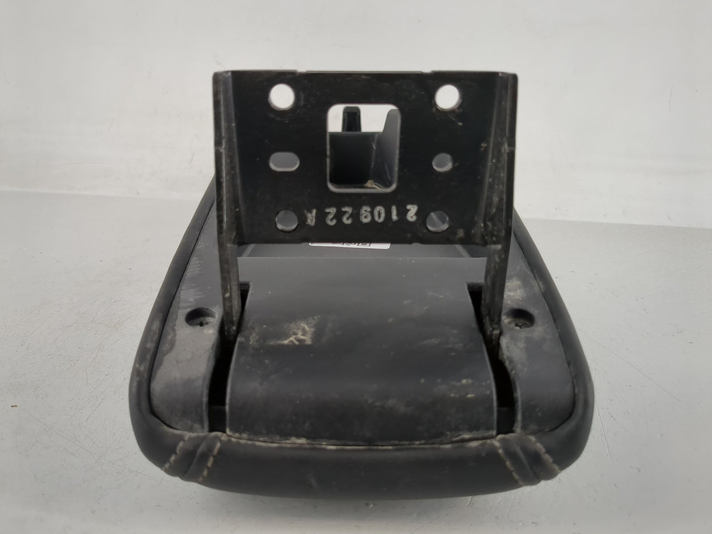 2022 Nissan Kicks Center Console Armrest Cover Lid P/N:210922A Fits OEM Used Auto Parts - Oemusedautoparts1.com