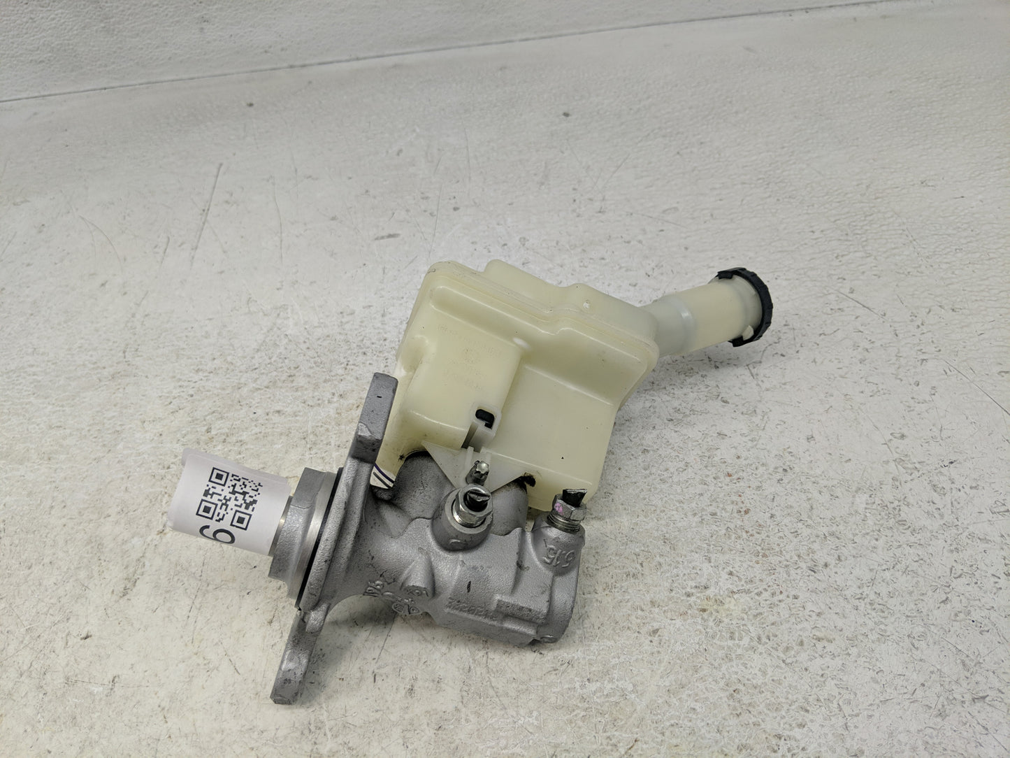 2021-2021 Nissan Kicks Brake Master Cylinder - Oemusedautoparts1.com