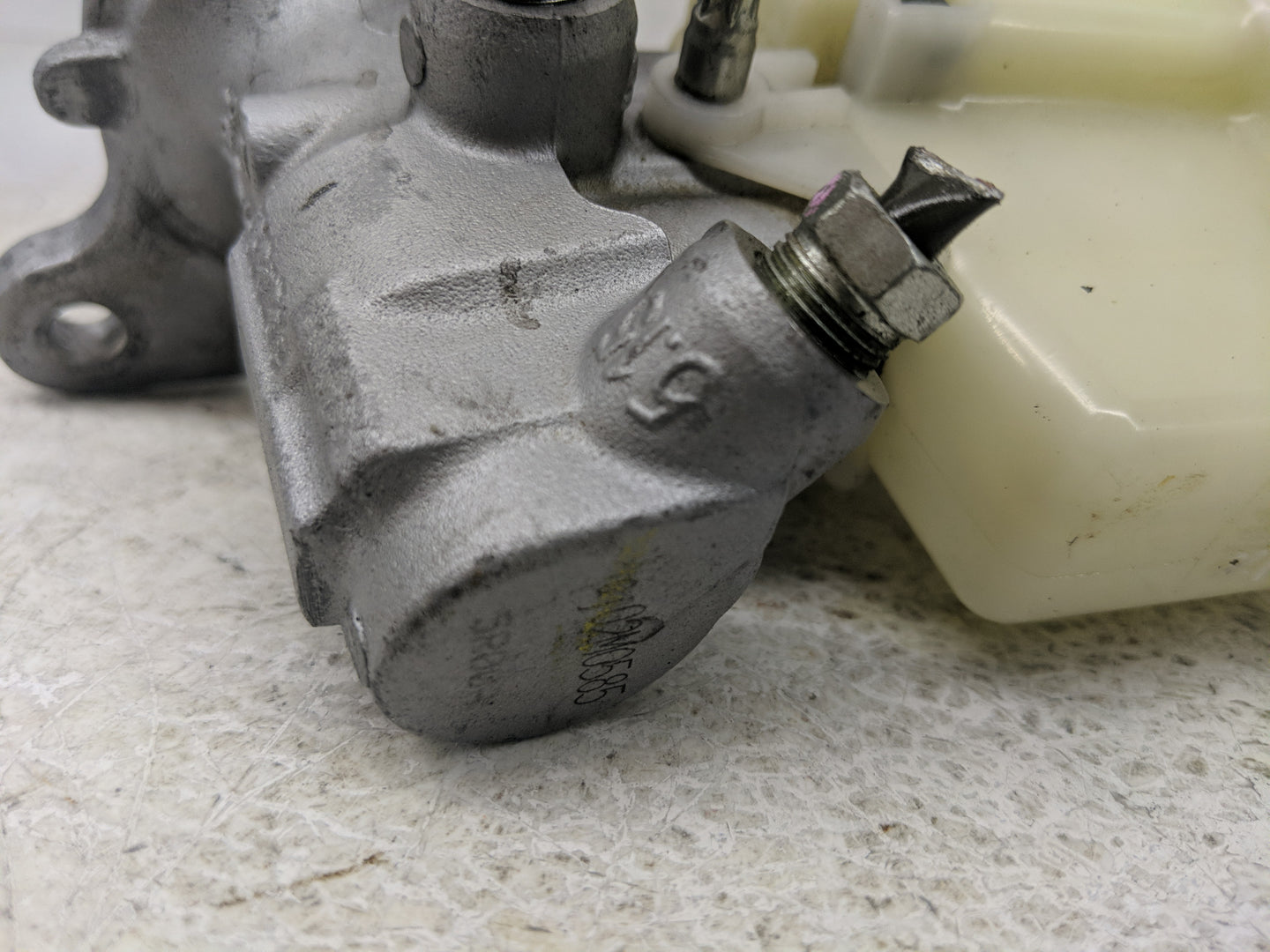 2021-2021 Nissan Kicks Brake Master Cylinder - Oemusedautoparts1.com