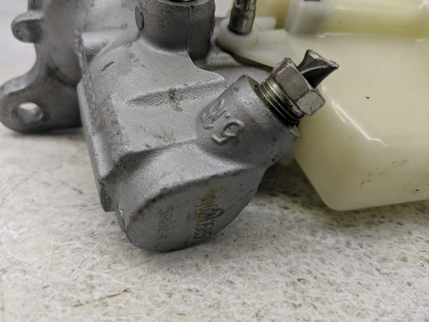 2021-2021 Nissan Kicks Brake Master Cylinder - Oemusedautoparts1.com