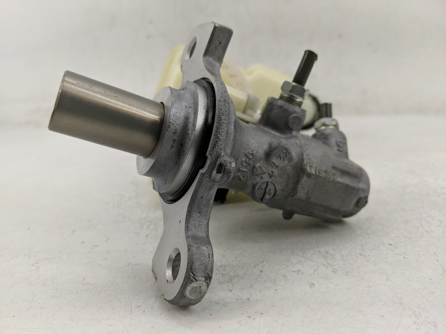 2021-2021 Nissan Kicks Brake Master Cylinder - Oemusedautoparts1.com