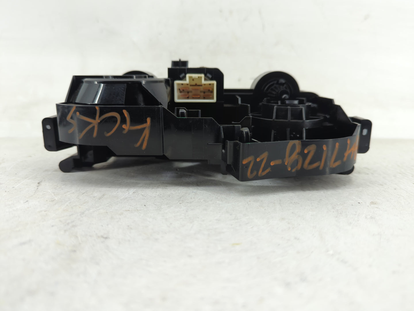 2018-2021 Nissan Kicks Climate Control Module Temperature AC/Heater Replacement P/N:T669216A Fits Fits 2018 2019 2020 2021 O